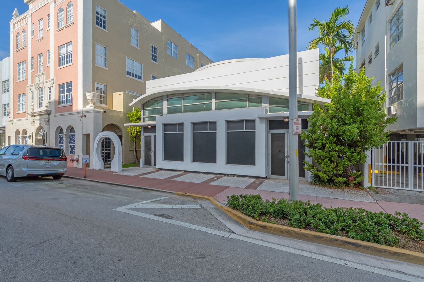 721 Collins Ave, Miami Beach, FL 33139 - Unit 1 - - Interior Photo - Image 2 of 37