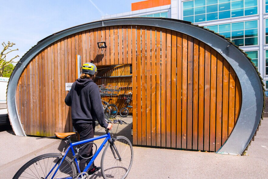 Redcliffe Way, Bristol for lease - Interior Photo - Image 2 of 19