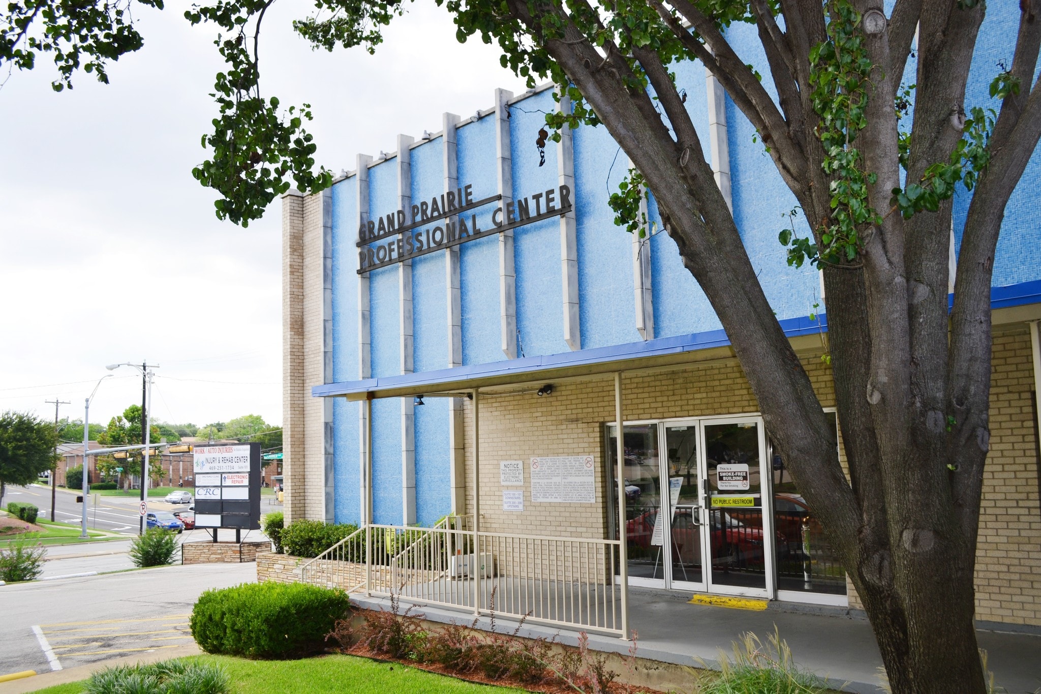 200 N Carrier Pky, Grand Prairie, TX for sale Primary Photo- Image 1 of 17