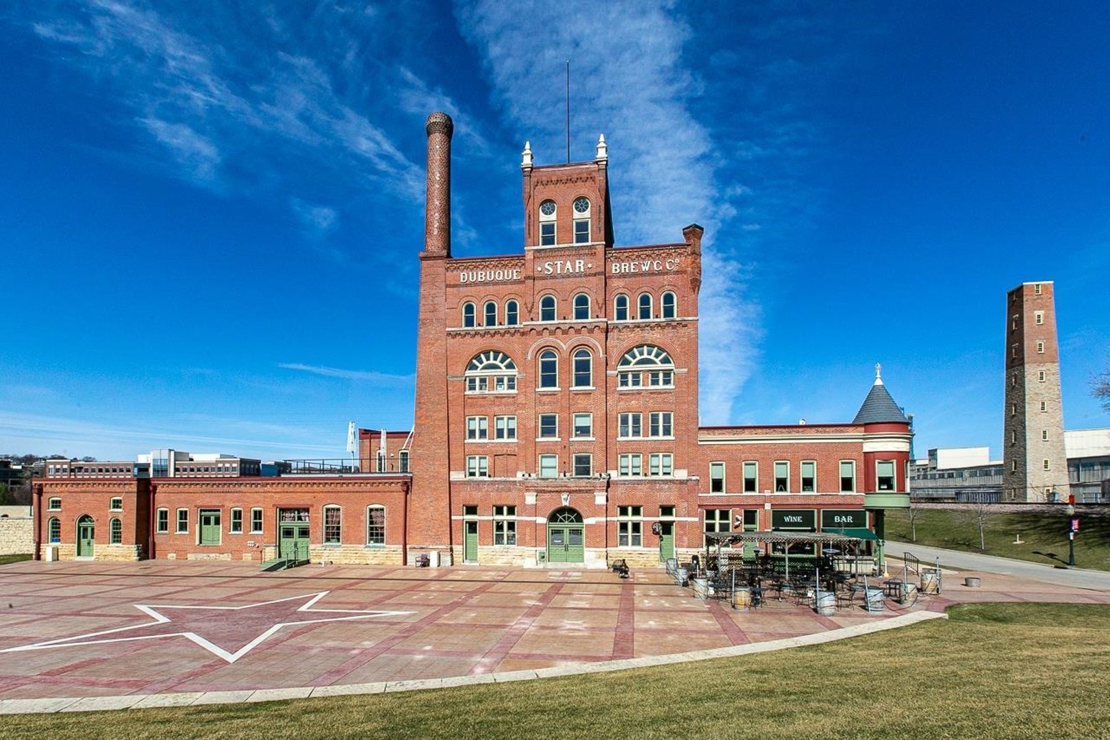 600 Star Brewery Dr, Dubuque, IA for sale Building Photo- Image 1 of 1