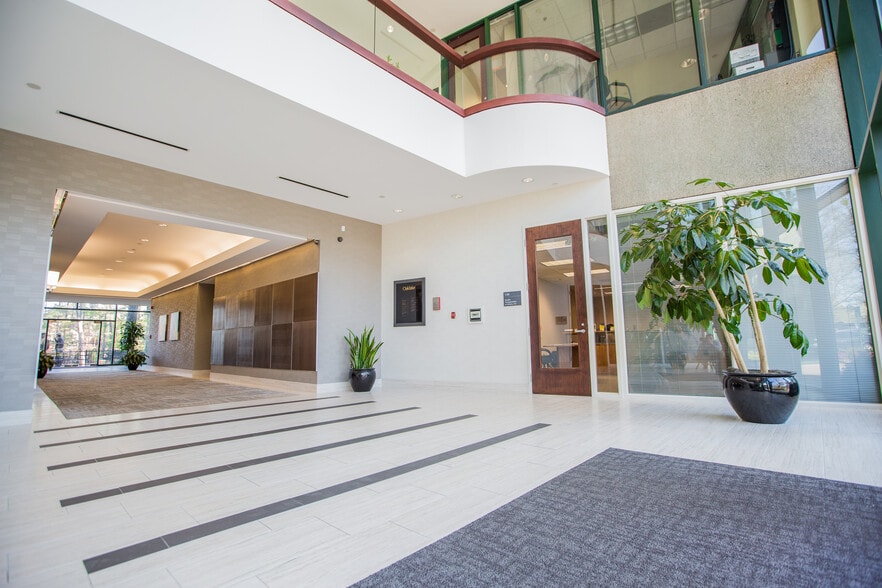 5950 Live Oak Pky, Norcross, GA à louer - Hall d’entrée - Image 1 de 29