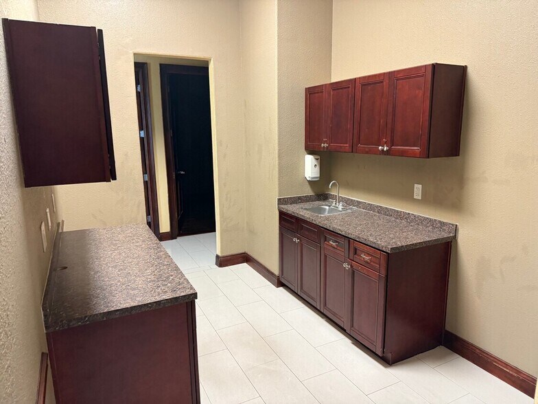 2080-2094 Gulf To Bay Blvd, Clearwater, FL à louer - Photo du bâtiment - Image 3 de 12