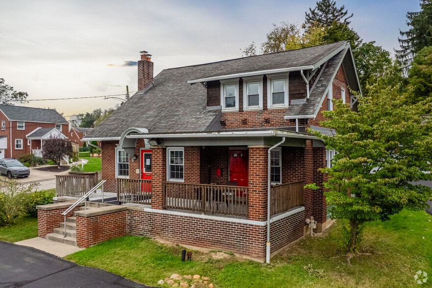 1812 Lincoln Way, Mckeesport, PA for sale - Primary Photo - Image 1 of 4