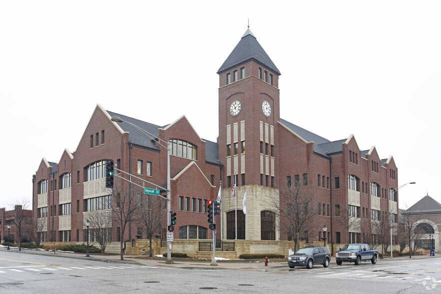 21 S Evergreen Ave, Arlington Heights, IL for lease - Primary Photo - Image 2 of 8