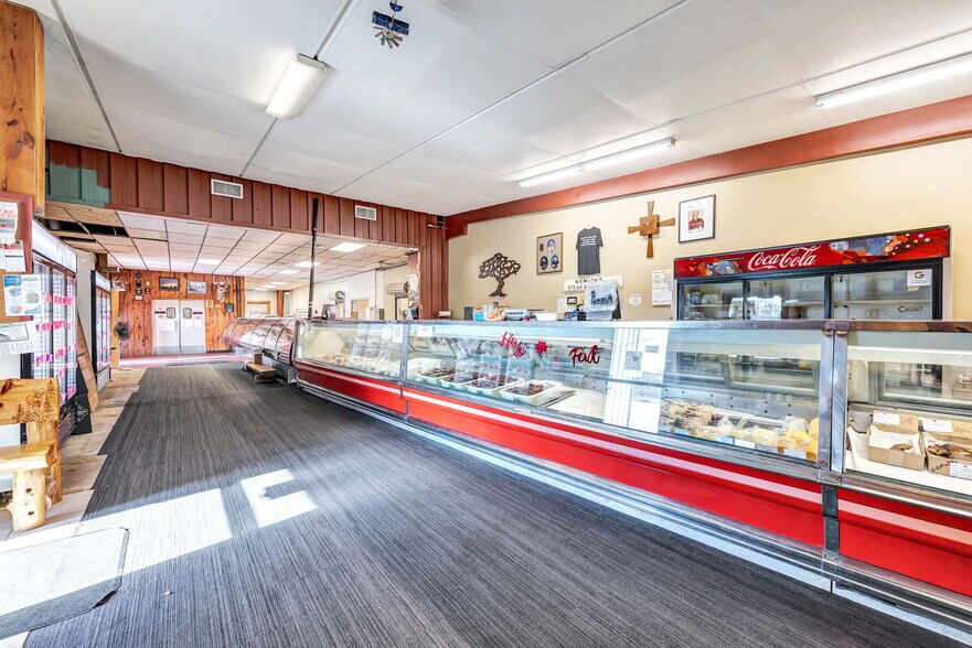 715 Redfield St, Waupaca, WI à vendre - Photo intérieure - Image 3 de 11