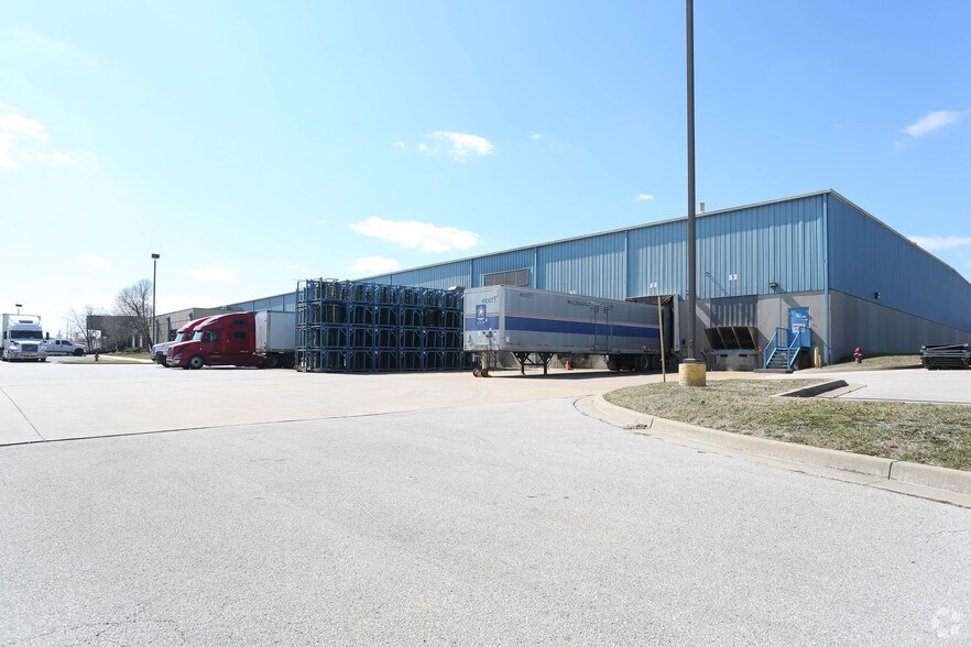 831 Lone Star Dr, O'Fallon, MO for lease - Building Photo - Image 2 of 5