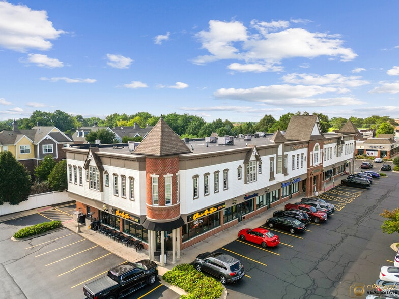 3027 English Rows Dr, Naperville, IL for lease - Building Photo - Image 1 of 4