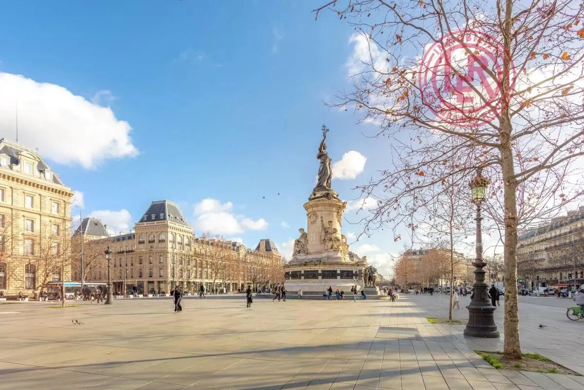 Retail in Paris for sale Building Photo- Image 1 of 13