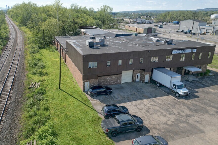 1 Victor Way, Sharon, PA à vendre - Photo du bâtiment - Image 3 de 39
