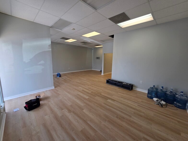 1906 S Bagdad Rd, Leander, TX for lease - Interior Photo - Image 3 of 9