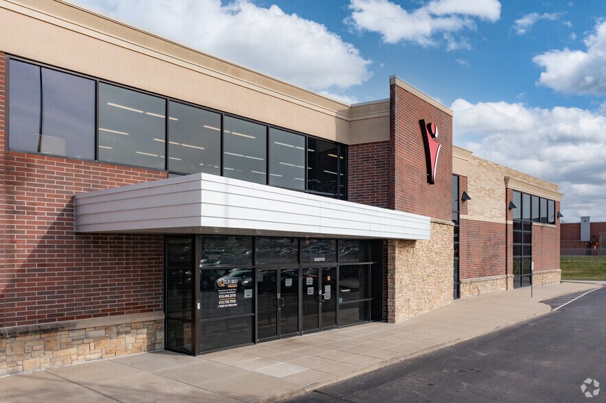 8288 Cincinnati Dayton Rd, West Chester, OH à louer - Photo du bâtiment - Image 2 de 9