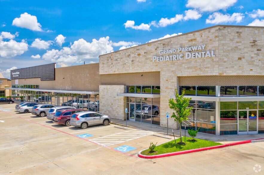 7910 W Grand Parkway S, Richmond, TX à louer - Photo du bâtiment - Image 1 de 36