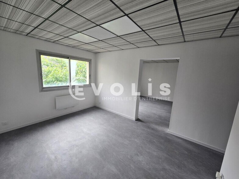 Industrial in Grigny for lease - Interior Photo - Image 2 of 7