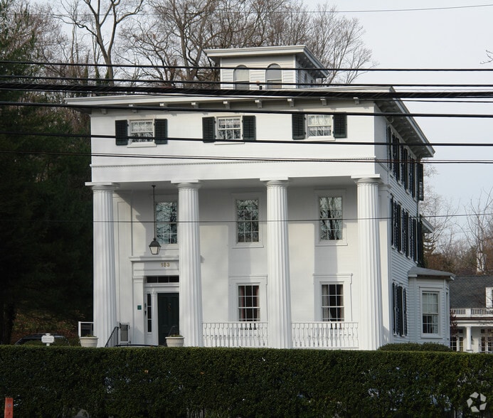 183 E Putnam Ave, Greenwich, CT à vendre - Photo principale - Image 1 de 14
