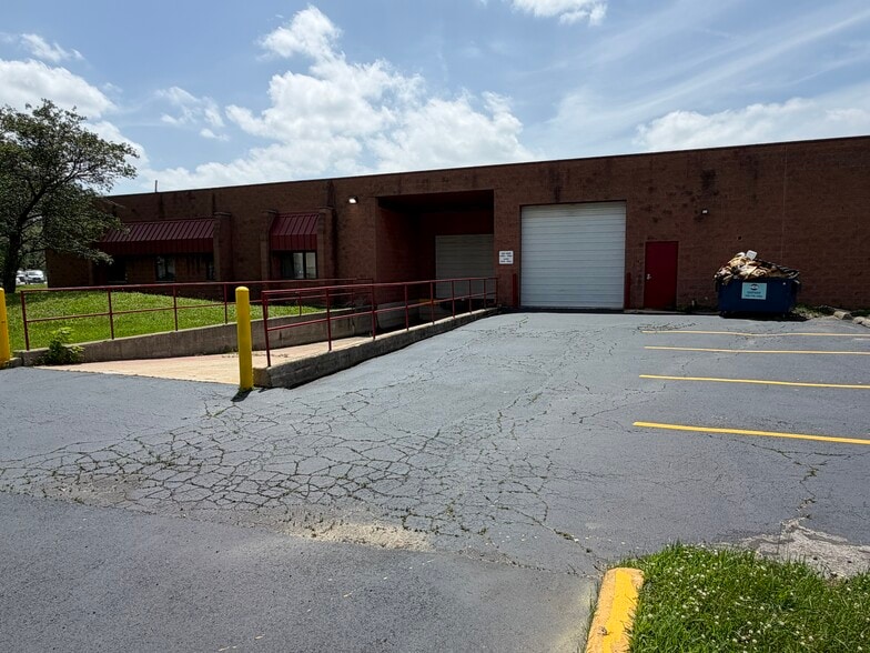 130 W Armory Dr, South Holland, IL à vendre - Photo du bâtiment - Image 2 de 18