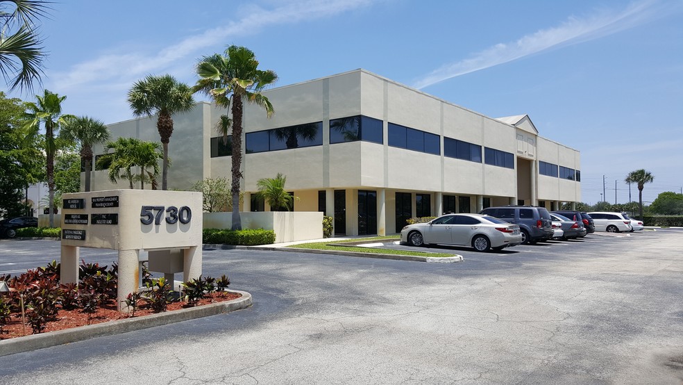 5730 Corporate Way, West Palm Beach, FL à vendre - Photo du bâtiment - Image 1 de 1