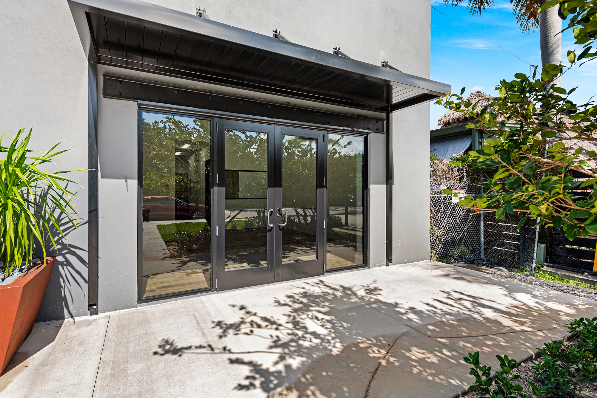 1930 N 30th Rd, Hollywood, FL for lease Building Photo- Image 1 of 11