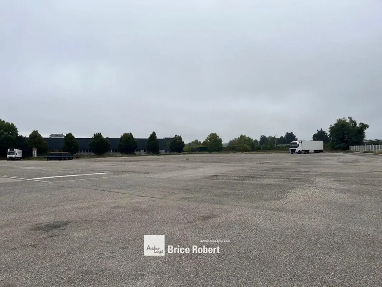 6 Rue De Lombardie, Saint-Priest à louer - Photo principale - Image 1 de 5