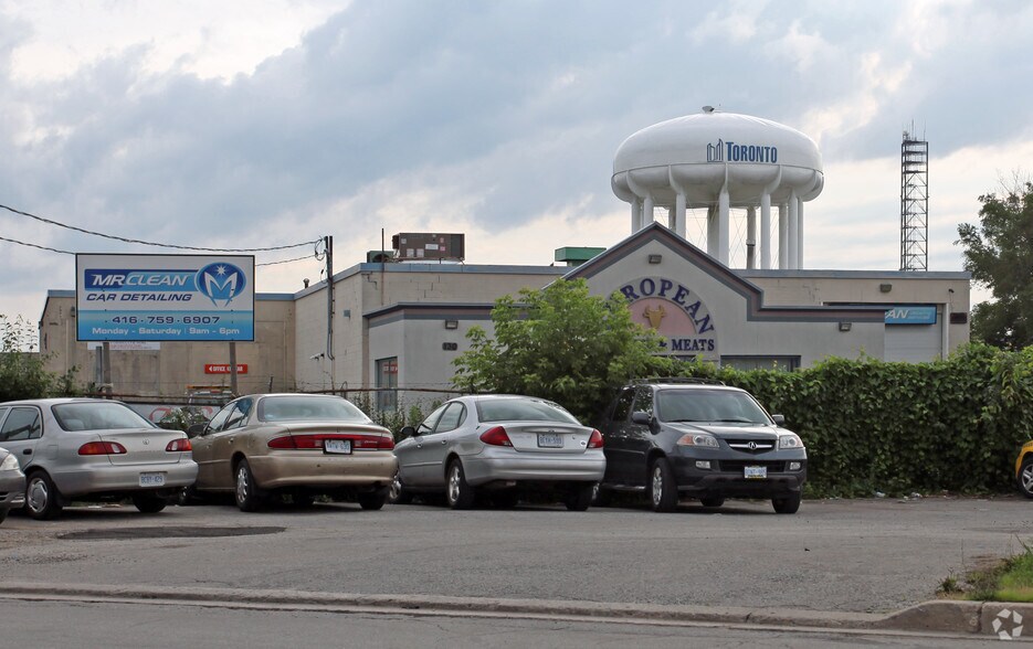 130 Manville Rd, Toronto, ON à vendre - Photo du bâtiment - Image 2 de 4