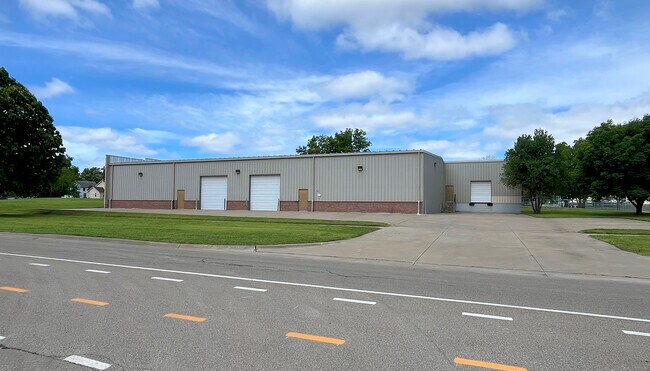Plus de détails pour 1411 SE Monroe St, Topeka, KS - Industriel à louer