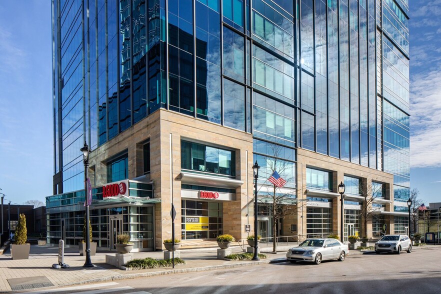 555 Fayetteville St, Raleigh, NC à louer - Photo du bâtiment - Image 2 de 10