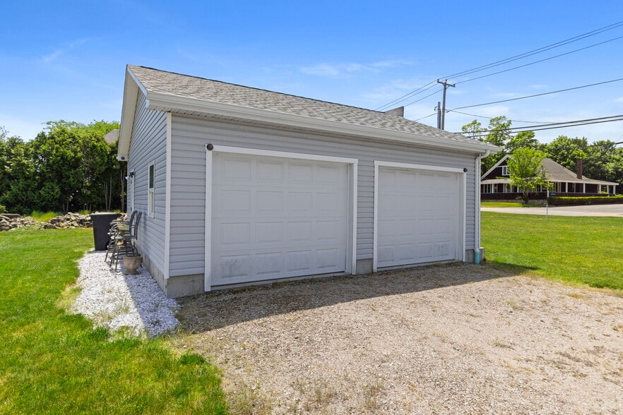 3055 E Main Rd, Portsmouth, RI à vendre - Photo du bâtiment - Image 2 de 7