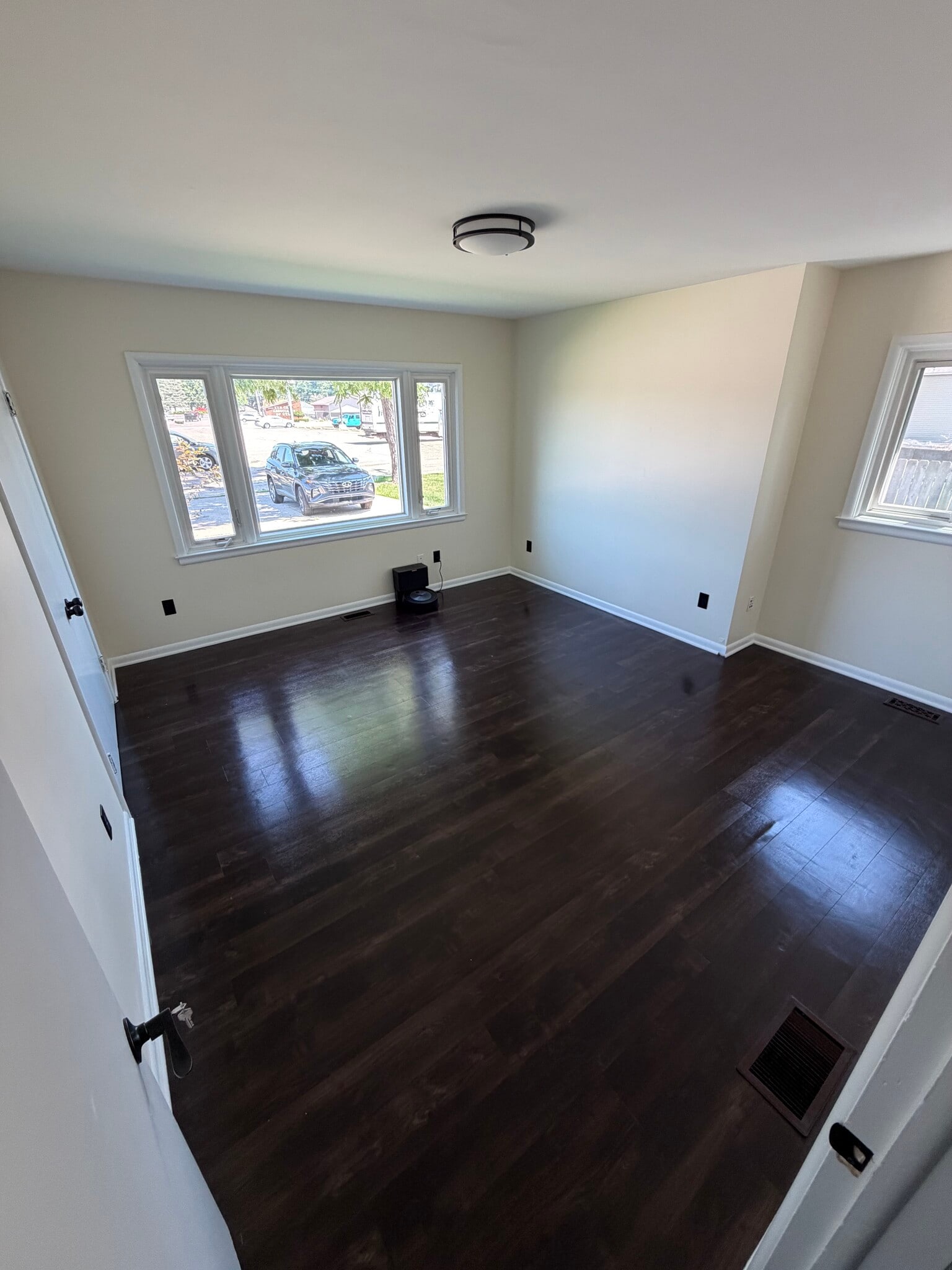 45280 Cass Ave, Utica, MI for lease Interior Photo- Image 1 of 2
