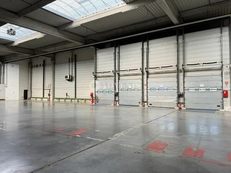 Industrial in Bussy-Saint-Georges for lease - Interior Photo - Image 3 of 7