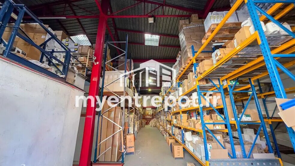 Flex in Marseille for lease - Building Photo - Image 2 of 7