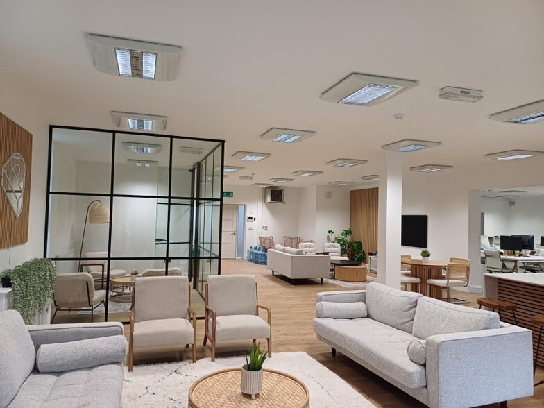 Harborough Rd, Market Harborough à louer - Photo intérieure - Image 1 de 4