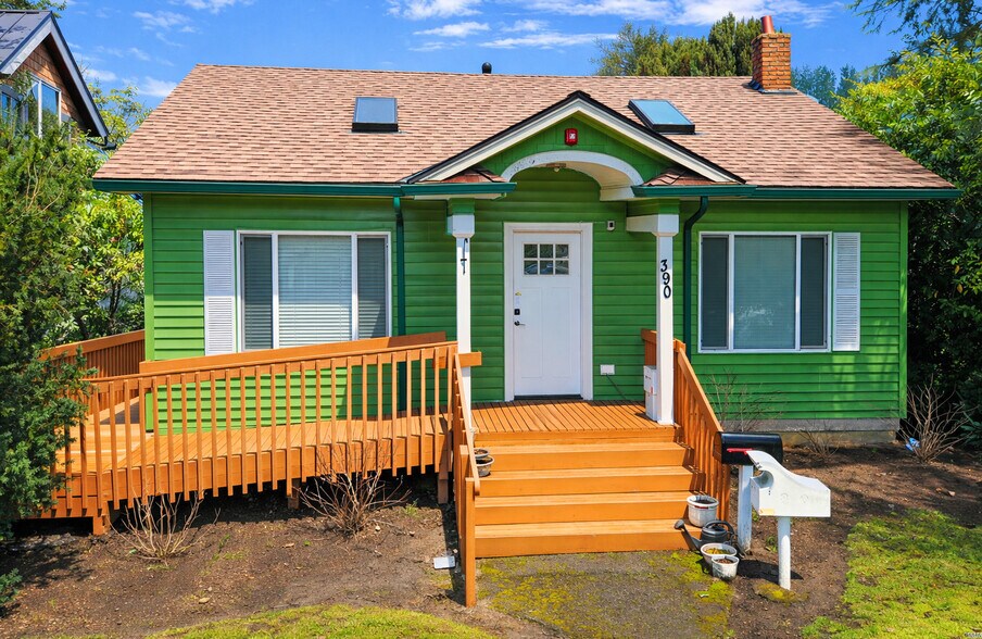 390 E Sunset Way, Issaquah, WA for sale - Primary Photo - Image 1 of 9