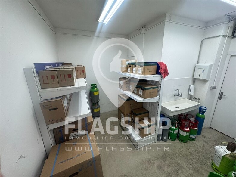 Retail in Paris for lease - Interior Photo - Image 3 of 9