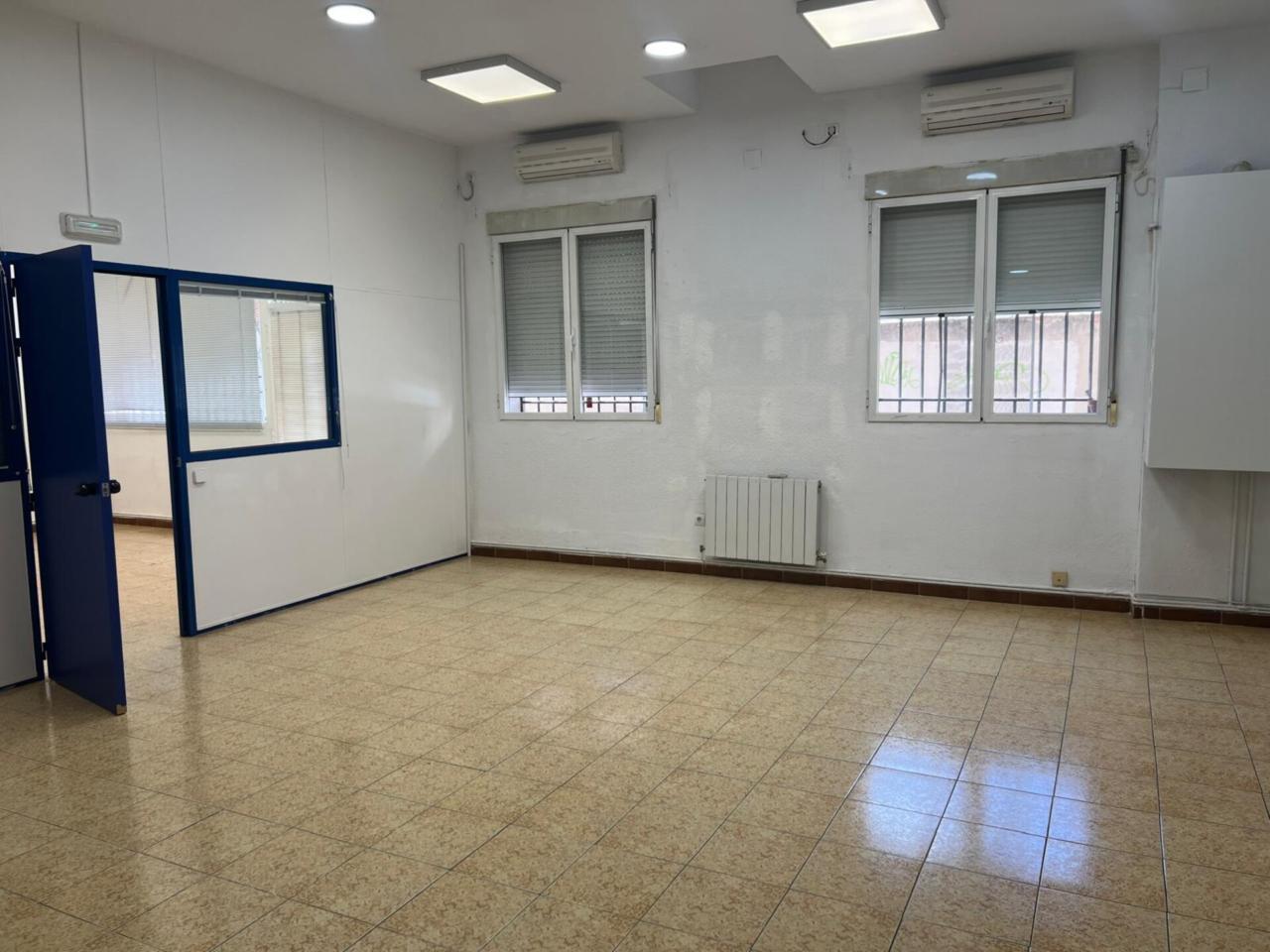 Office/Retail in Toledo, Toledo for lease Primary Photo- Image 1 of 2