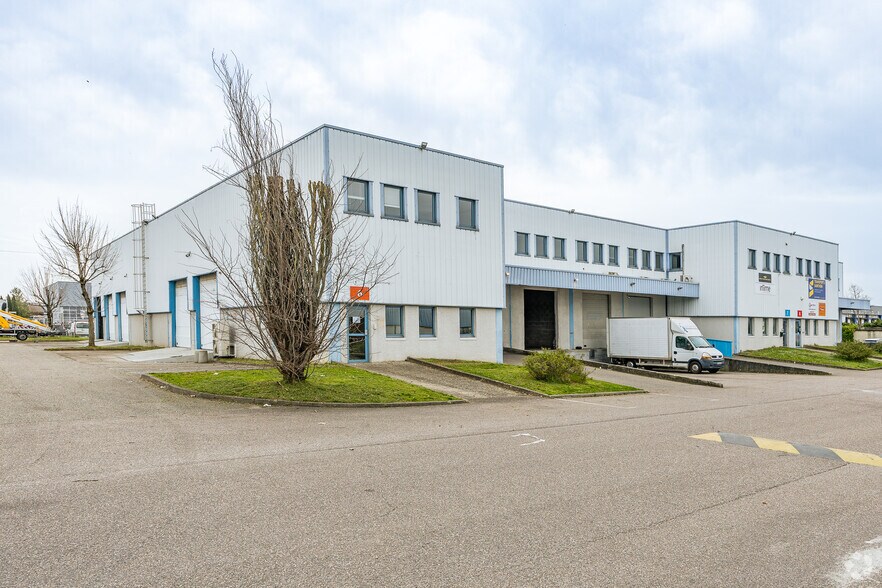 Flex in Genas for lease - Primary Photo - Image 1 of 3