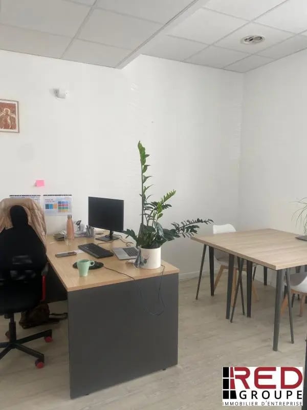 Flex in Meyreuil for lease Building Photo- Image 1 of 6