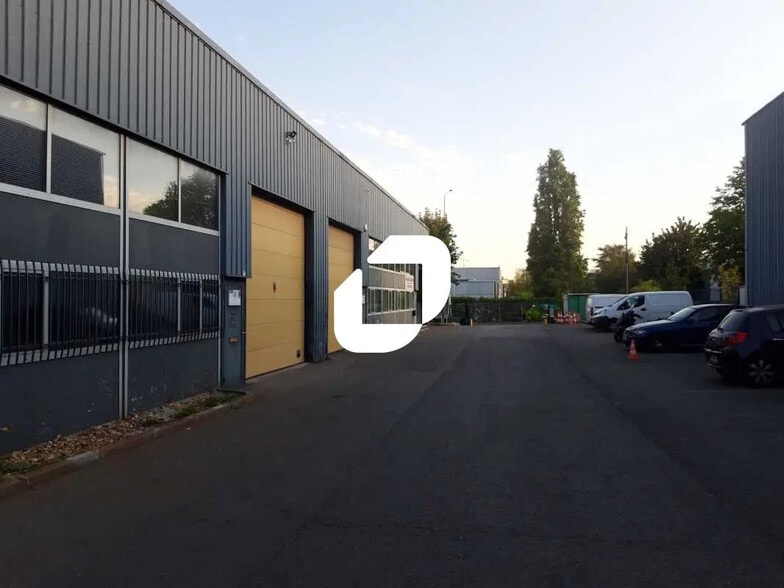 Flex in Bobigny for lease - Building Photo - Image 1 of 16