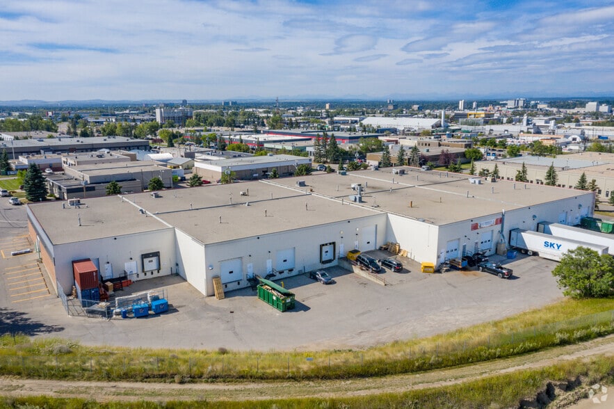 5622 Burleigh Cres SE, Calgary, AB for lease - Building Photo - Image 2 of 2