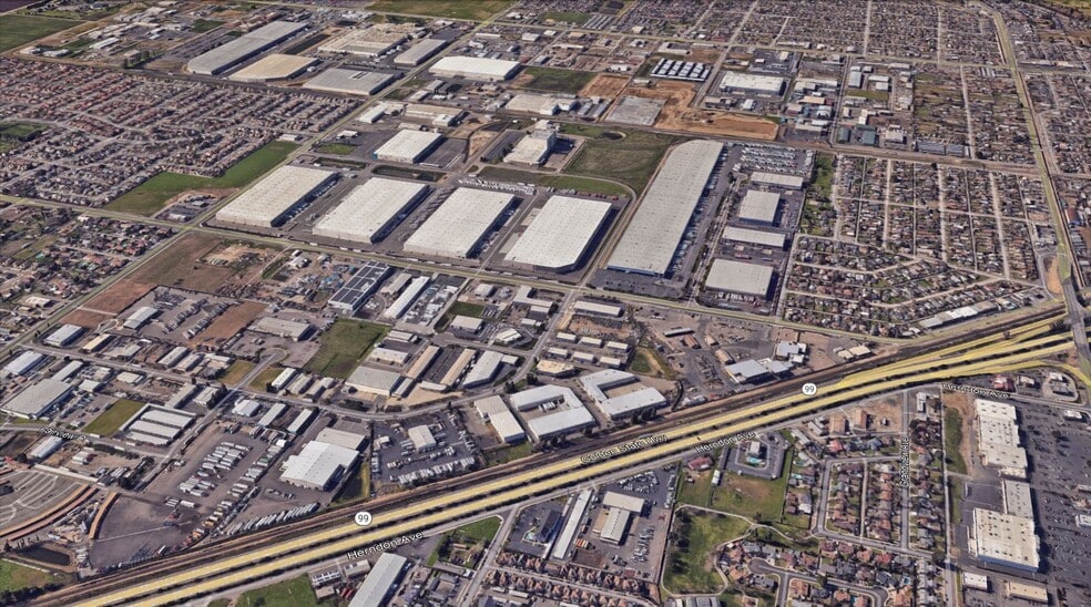 1215 E Whitmore Ave, Modesto, CA for lease - Building Photo - Image 3 of 5