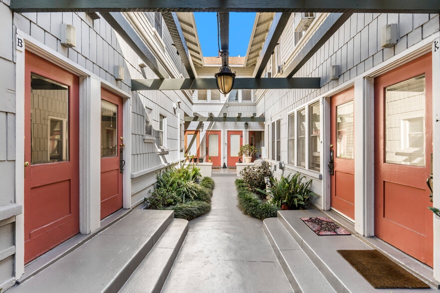 625 E Broadway, Long Beach, CA for sale - Building Photo - Image 2 of 24