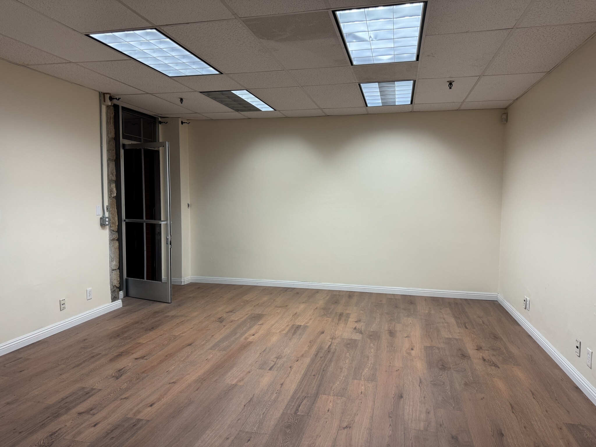 1365-1367 E 16th St, Los Angeles, CA for lease Interior Photo- Image 1 of 6