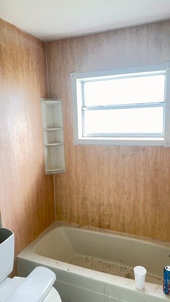 4422 N Hale Ave, Tampa, FL for sale - Commercial Listing Video - Image 2 of 7