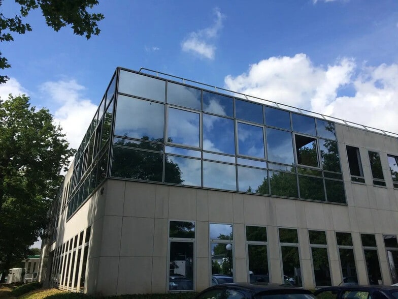 Office in Éragny for lease - Building Photo - Image 2 of 3