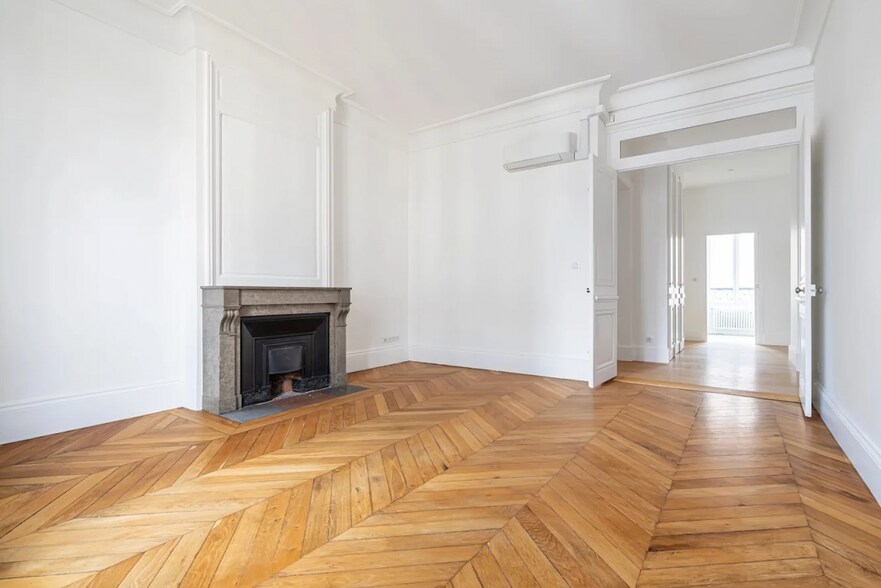 4 Rue Tronchet, Paris à louer - Photo du bâtiment - Image 3 de 5