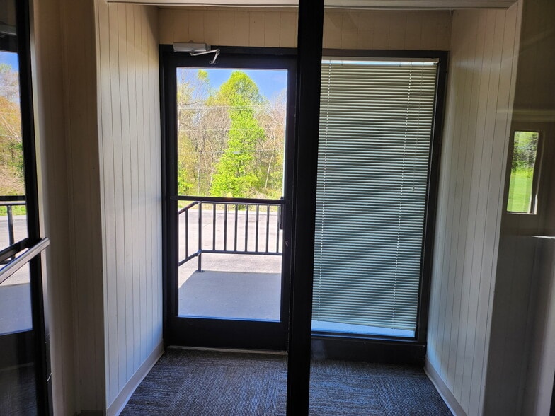 351 Moss Dr, Clinton, KY for sale - Lobby - Image 3 of 29