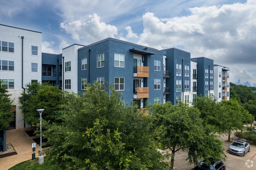 2717 S Lamar Blvd, Austin, TX for lease - Primary Photo - Image 1 of 42