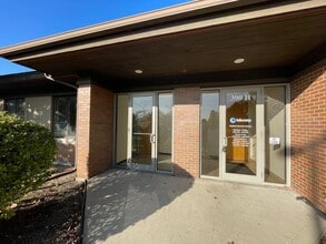 390 Congress Pky, Crystal Lake, IL for lease Interior Photo- Image 2 of 10