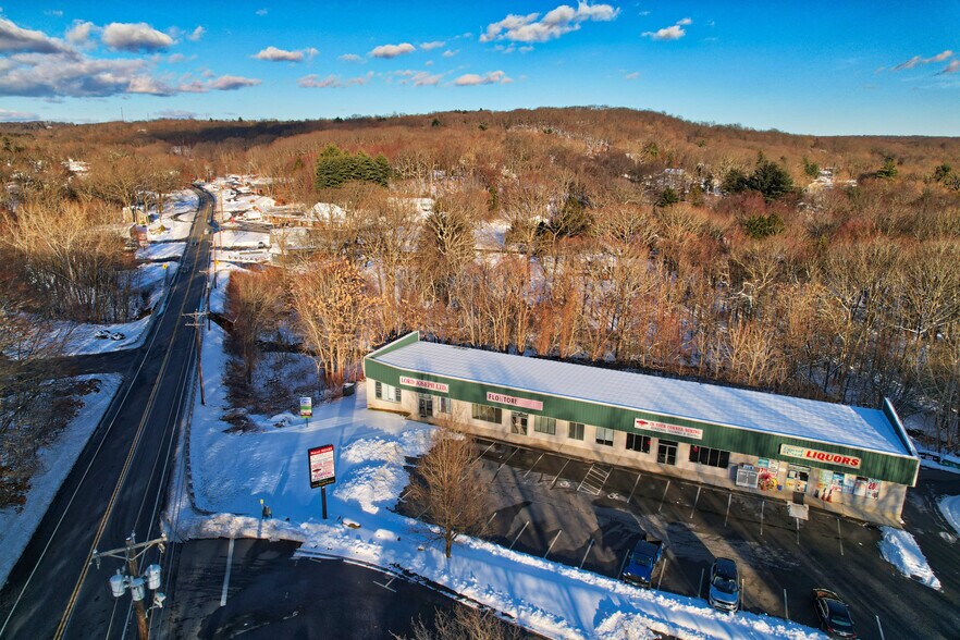 524 Wolcott Rd, Wolcott, CT à louer - Photo du bâtiment - Image 3 de 22