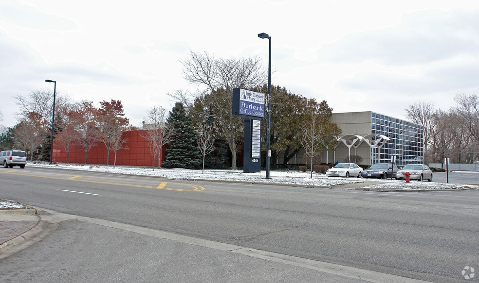 4901 W 79th St, Burbank, IL for sale - Primary Photo - Image 1 of 2