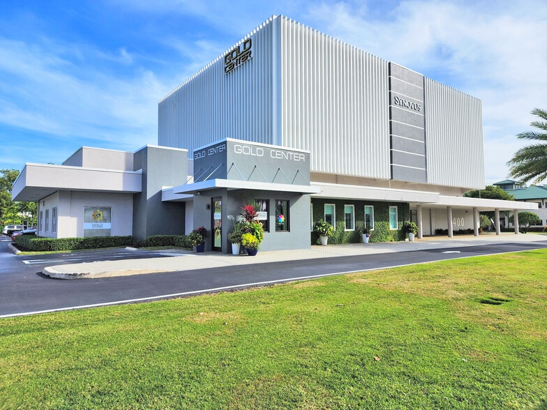 2400 Tamiami Trl N, Naples, FL à louer - Photo du bâtiment - Image 3 de 3