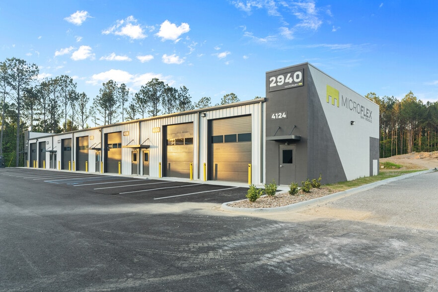 4049 Chris SW Dr, Huntsville, AL à louer - Photo du bâtiment - Image 3 de 12